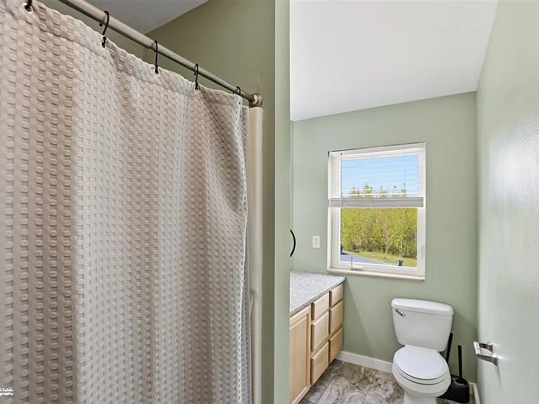 1421 N Landmark Dr — Photo 40