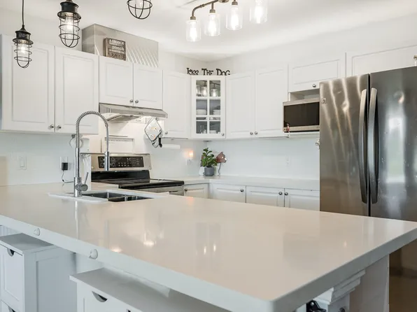 6390 196th St #408, Langley, BC V2Y 1J2