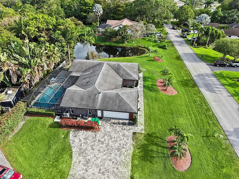 4470 SW 105th Ave — Photo 36