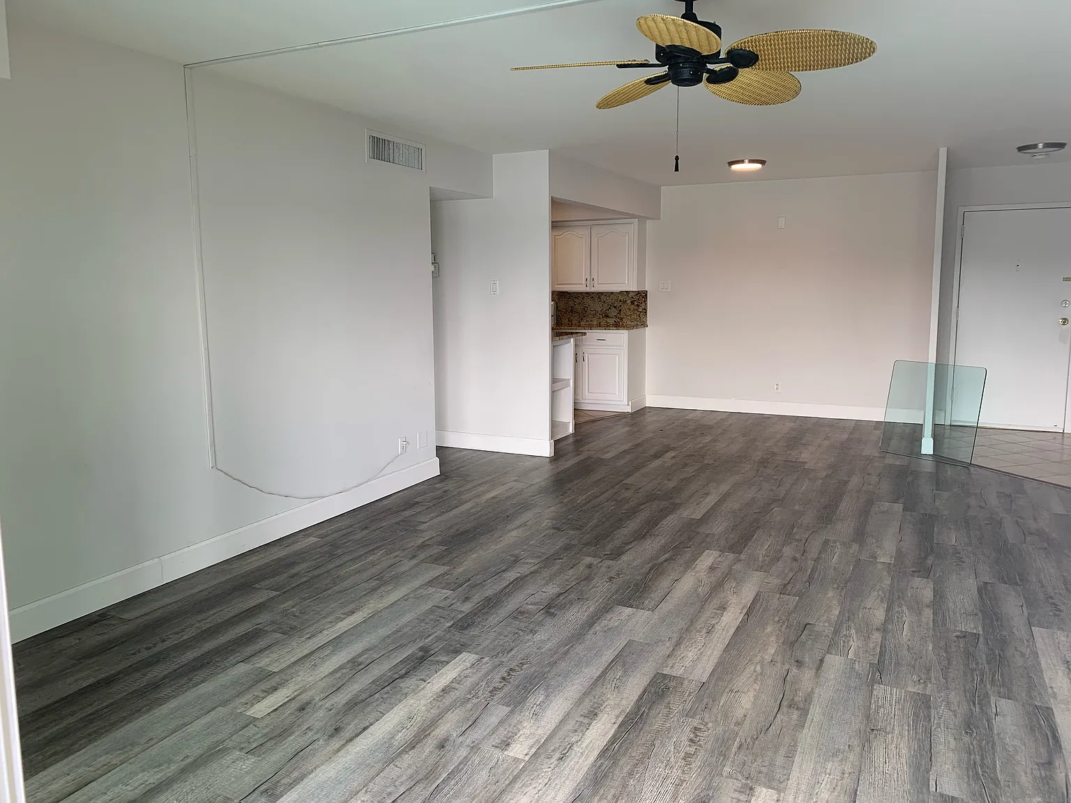 1 bed, 865 sqft, $2,100 — Photo 3