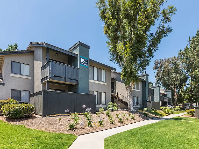 Hensley at Corona Pointe — Photo 34
