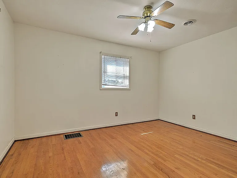 208 Hogan Ave — Photo 17
