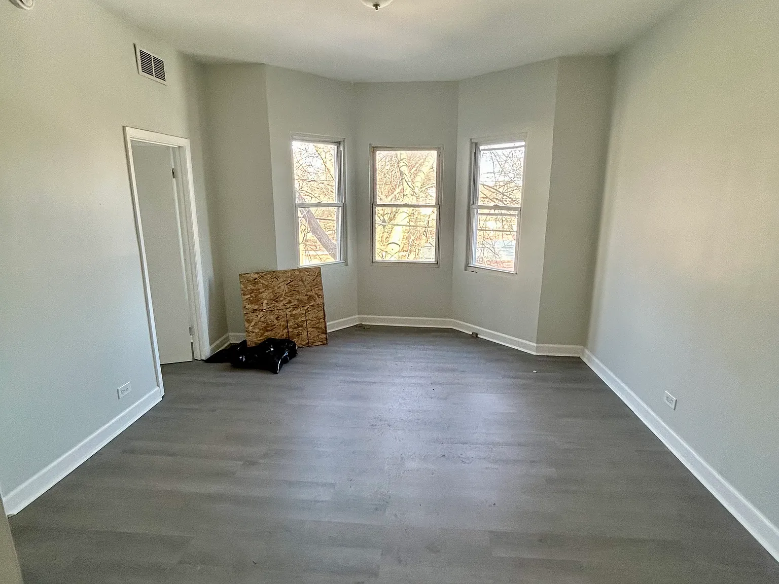 3 bed, 1100 sqft, $1,750 — Photo 4
