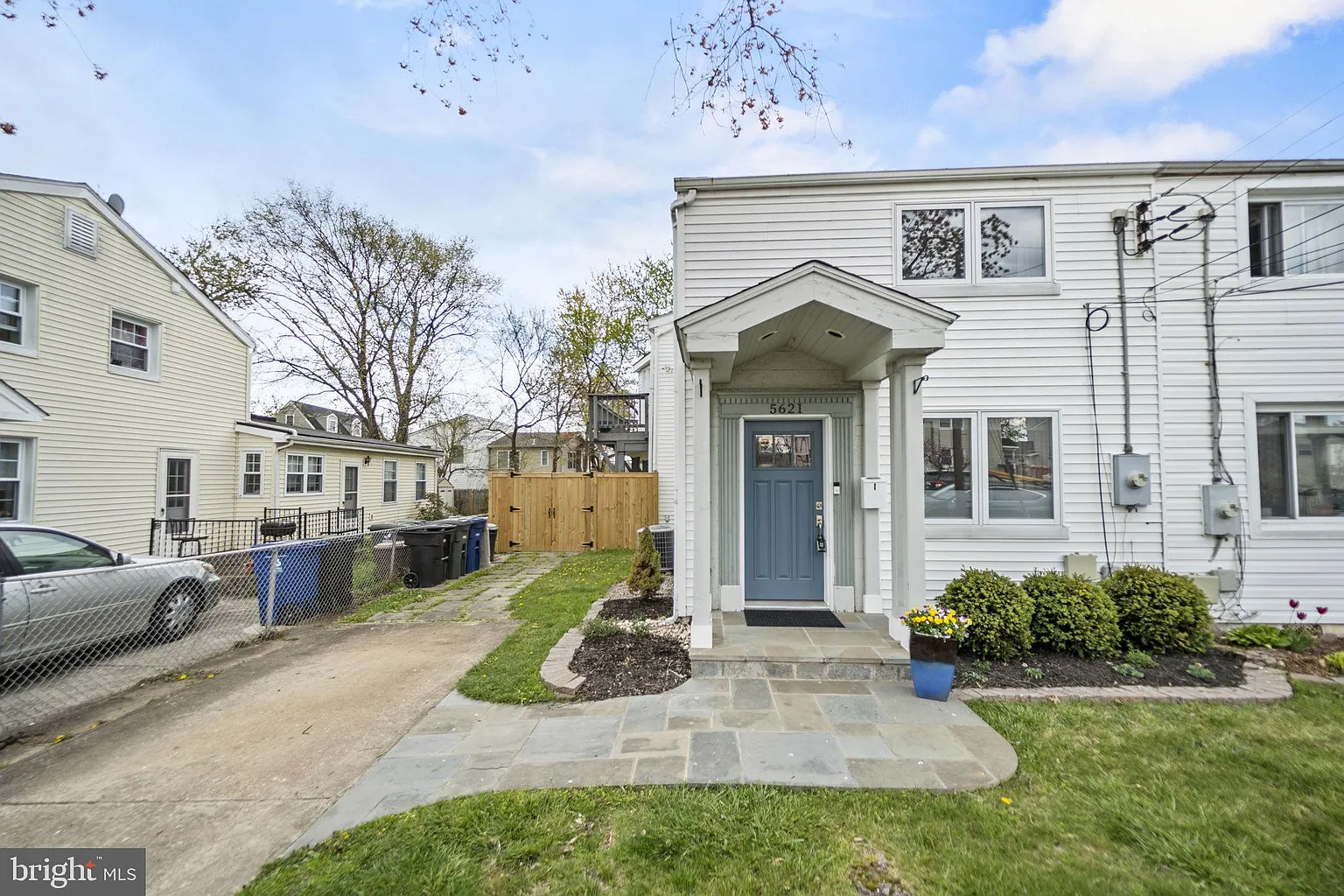 5621 7th Pl S photo 1