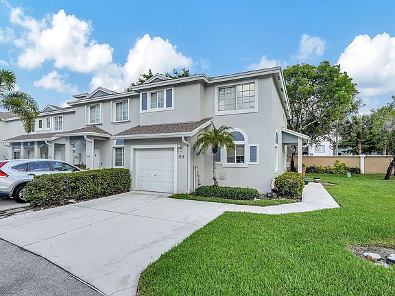3rd image of 4401 SW 11th Place