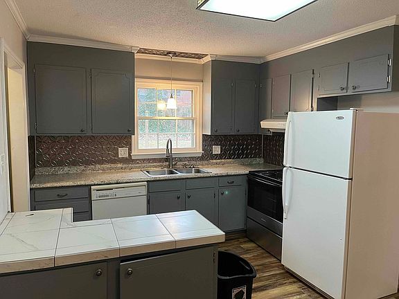 5th image of 2602 Caroline St