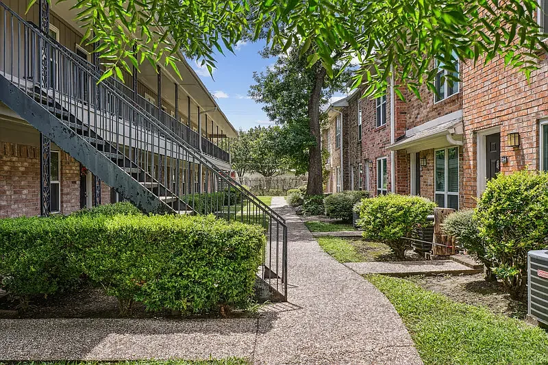 11Eleven Apartments — Photo 2
