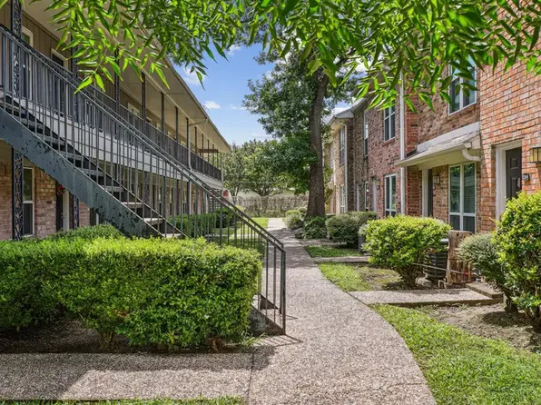 11Eleven Apartments