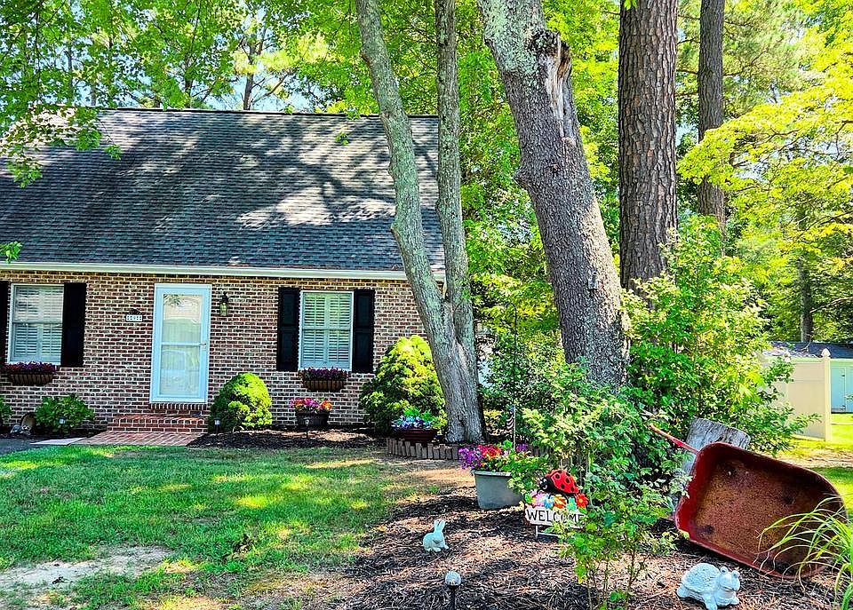 1st image of 9 Cedarwood Dr