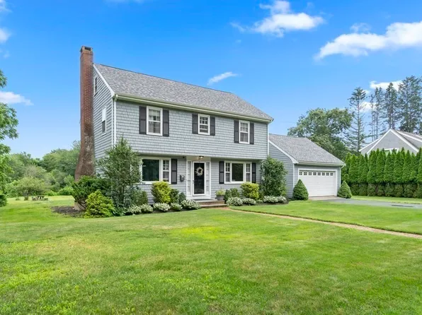 15 S Bradford Rd, Hingham, MA 02043