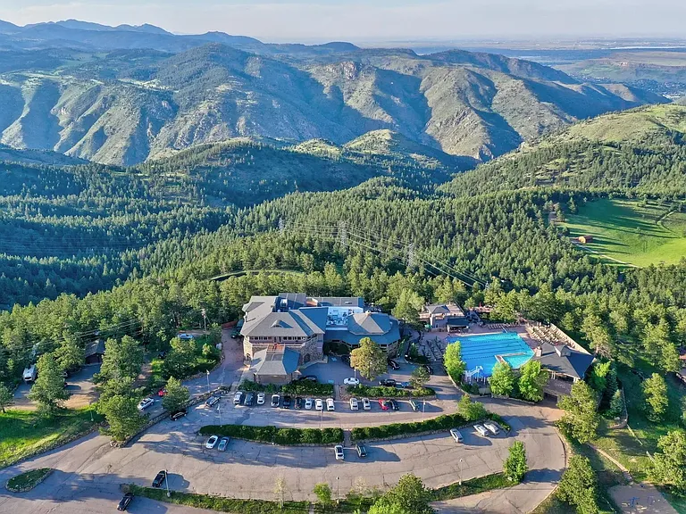 Mount Vernon clubhouse and pool (optional membership)