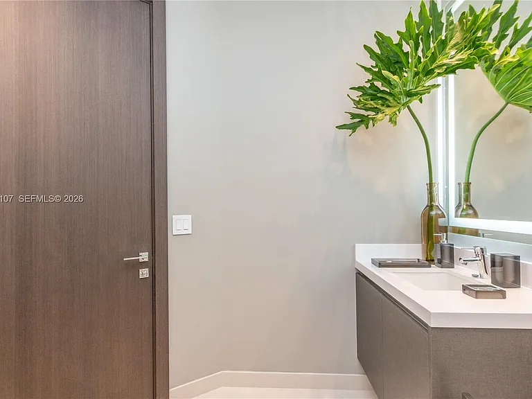 851 NE 1st Ave #Penthouse 4611-4611 — Photo 31