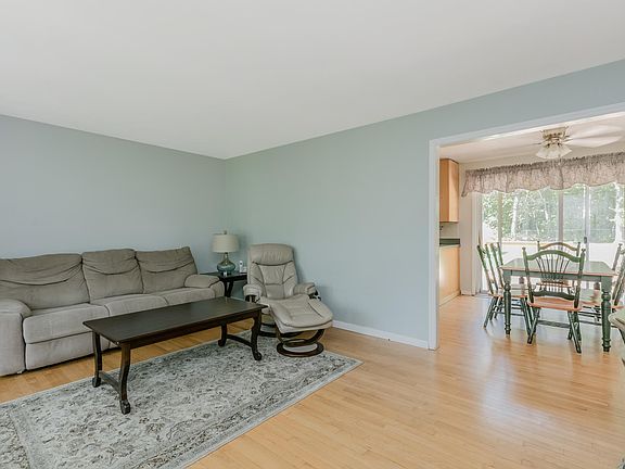 2nd image of 313 Jamaica Ave