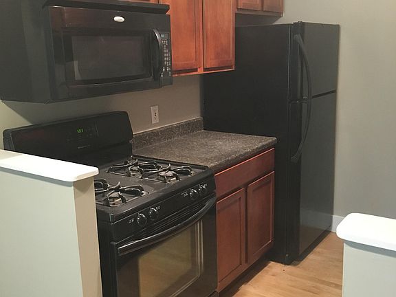3rd image of 600 E 8th St APT 3Q
