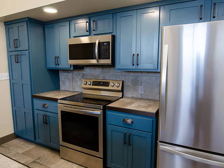 203 W Commercial St #2F — Photo 9