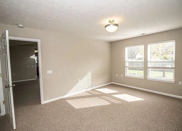 2315 Temple Ct E — Photo 9