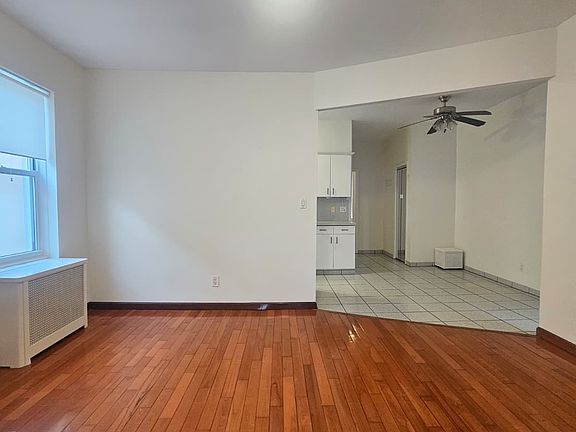 4th image of 2439 26th St #2