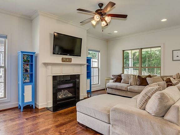 5th image of 2046 Waterford Cir