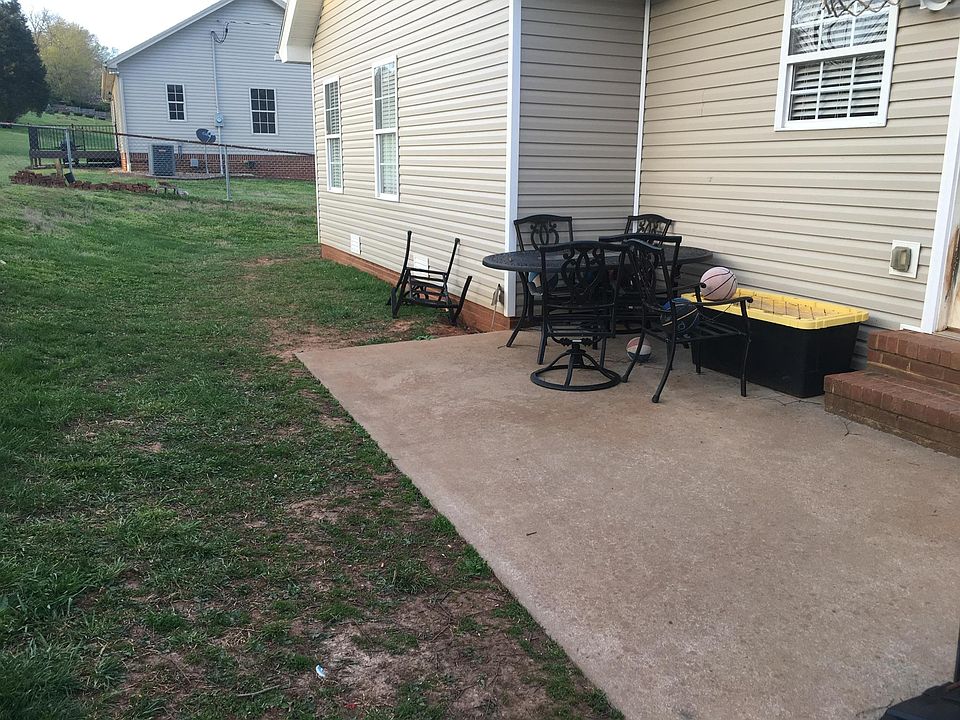 1st image of 701 Ravenwood Dr