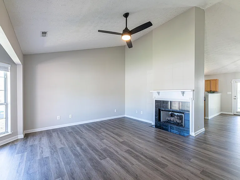 1315 Hunters Way Ct — Photo 4