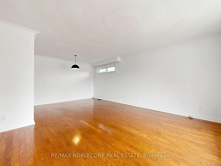 8 Summerfield Cres — Photo 13