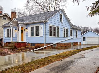 804 10th St, Ames, IA 50010