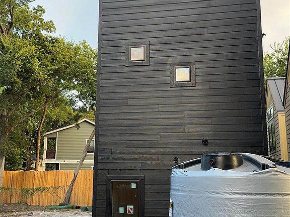 2nd image of 605 E 55th St #5