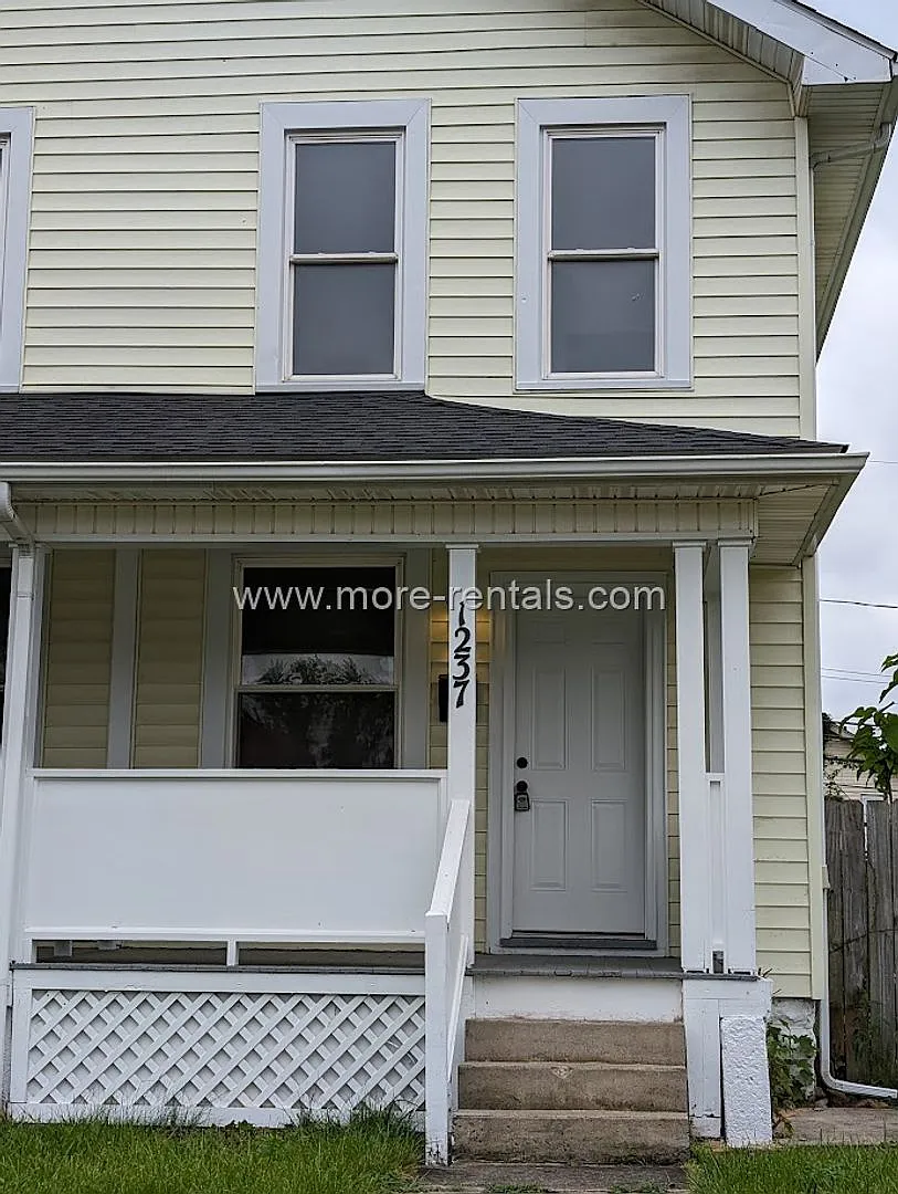 1237-1239 Atcheson St — Photo 2