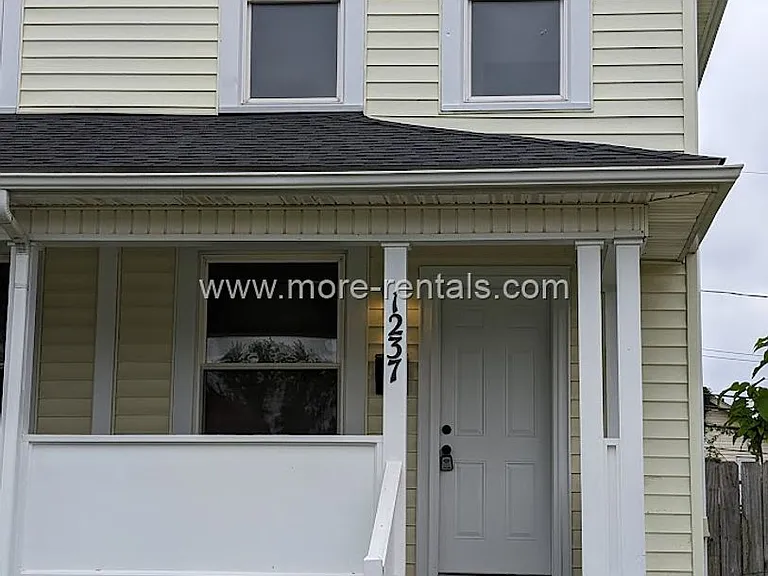 1237-1239 Atcheson St — Photo 2