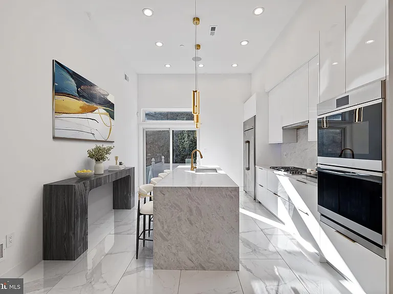 2130 Spring St — Photo 12