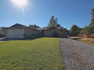 1197 Woodside Meadows Dr, Redding, CA 96002