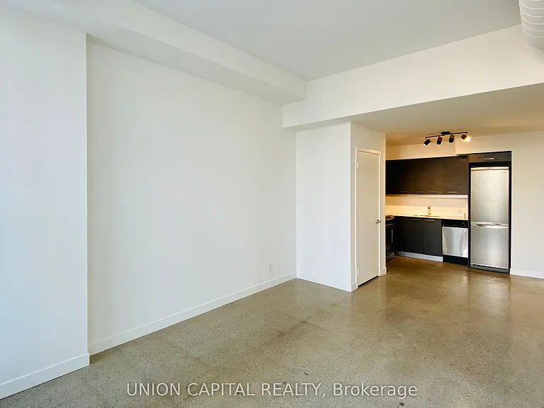 510 King St E #607 — Photo 12