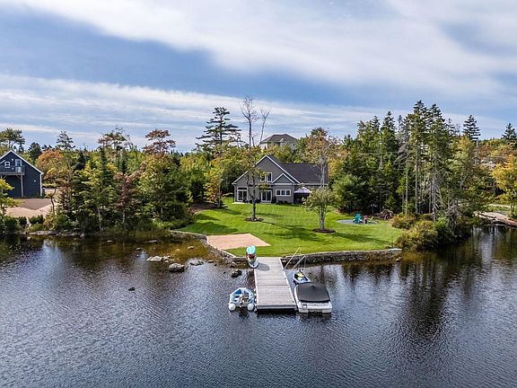 3rd image of 3 Fiddlehead Way