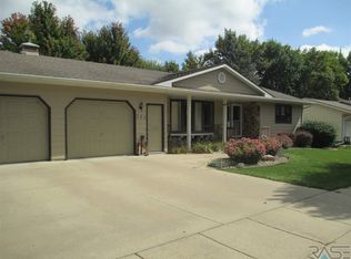 204 S Ash St, Lennox, SD 57039