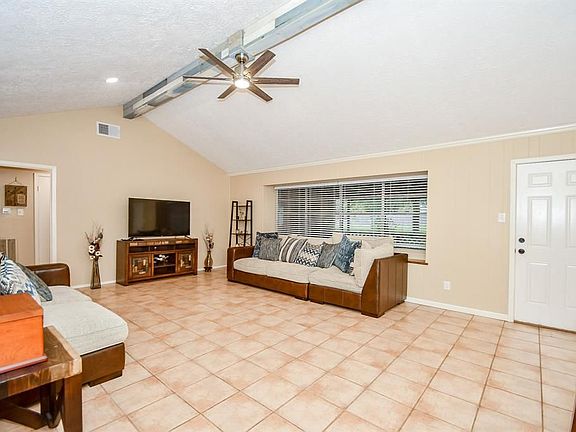 3rd image of 11306 Voltaire Dr