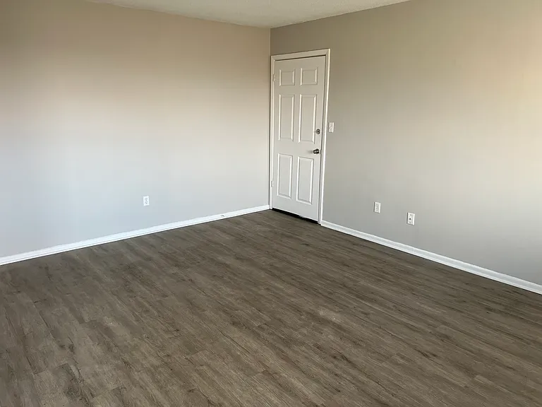 2816 E County Line Rd — Photo 11