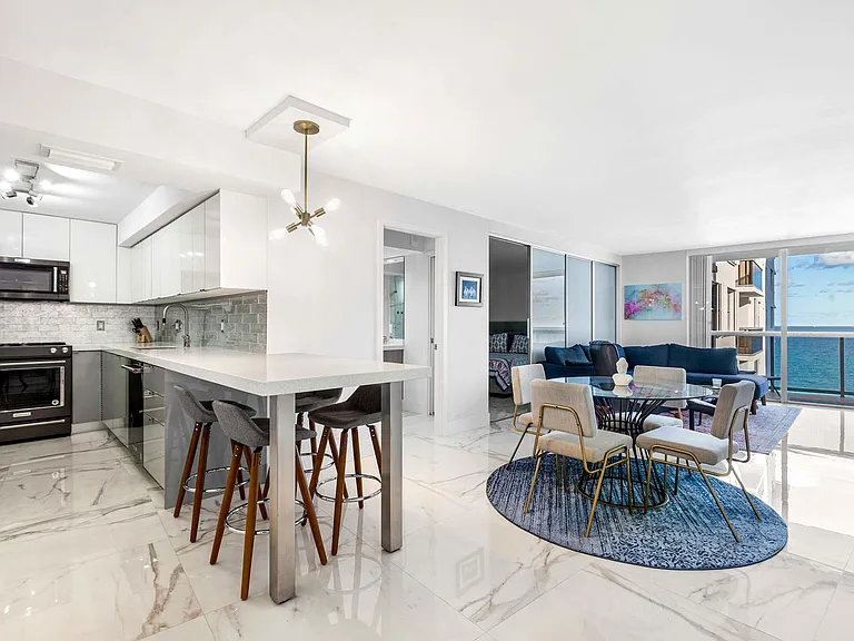 6039 Collins Ave #1527 — Photo 5