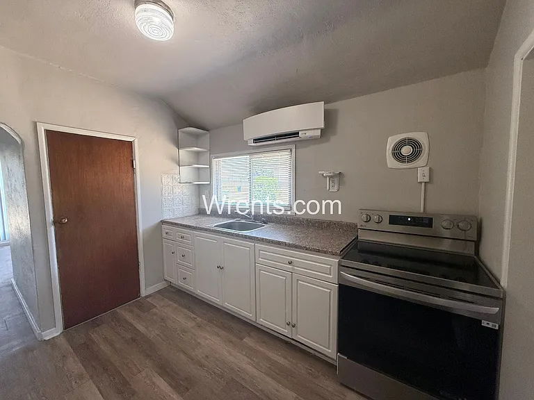 512 E Liberty Ave — Photo 8