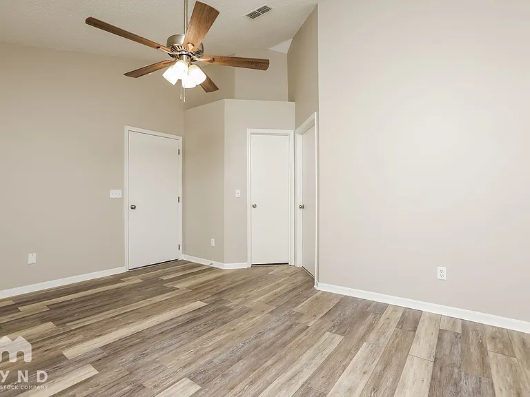 1729 Chatham Cir — Photo 8