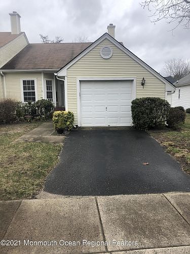 1st image of 15 Springlawn Dr