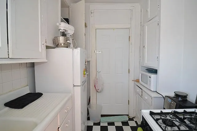 3815 N Greenview Ave #E4 — Photo 2