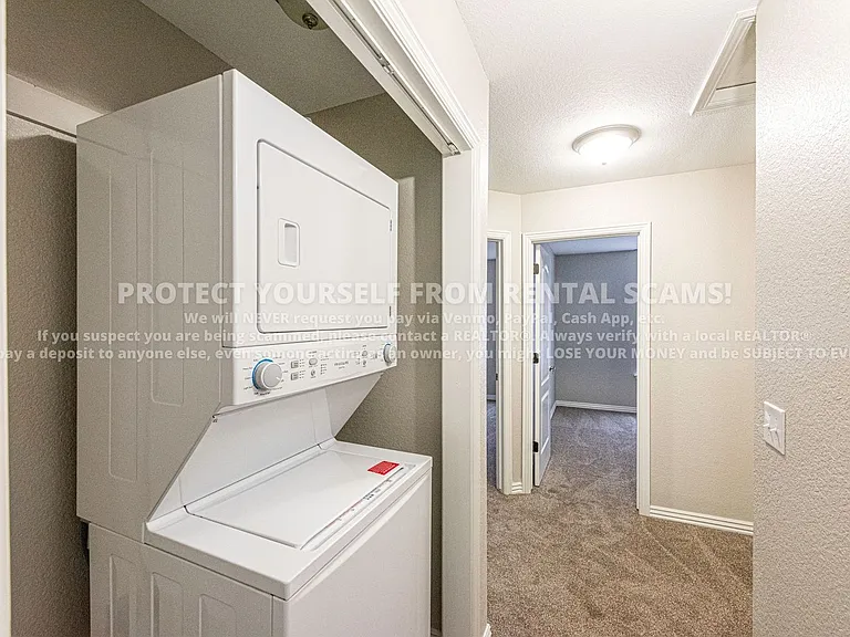 758 W Breeze Cv — Photo 14