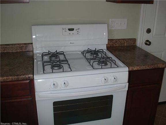 5th image of 26 Arlington St Floor 1