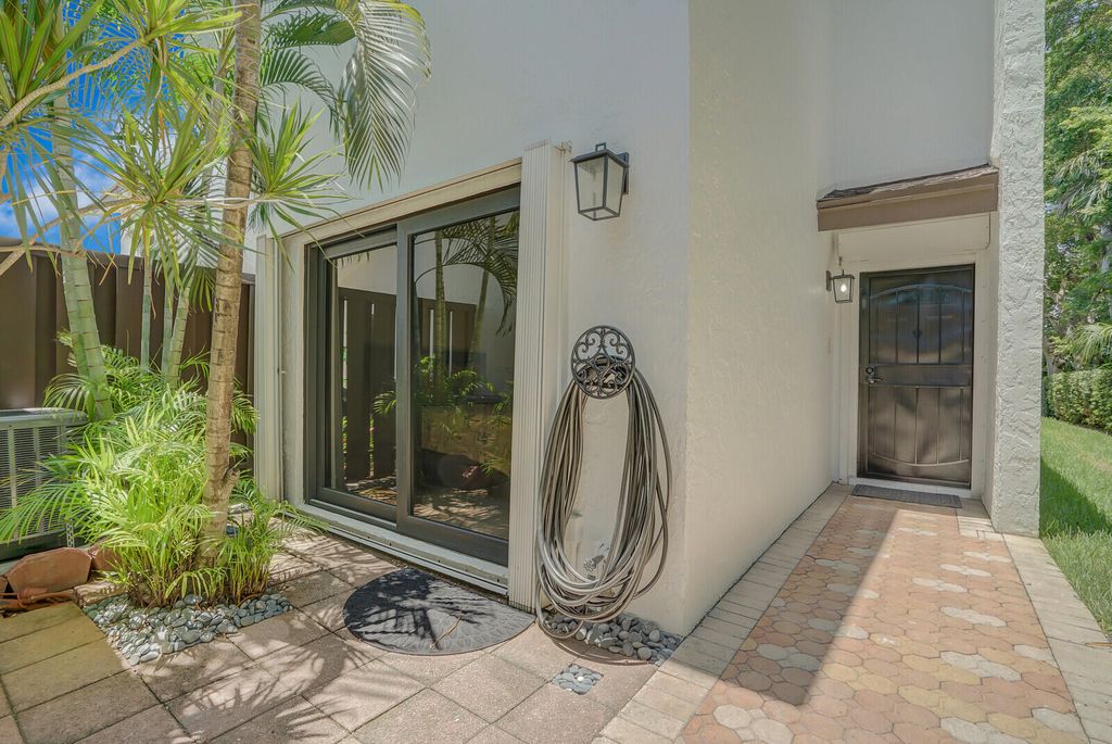 1301 N RIVERSIDE Drive #19, photo 4