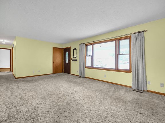 5th image of 3060 Broad St