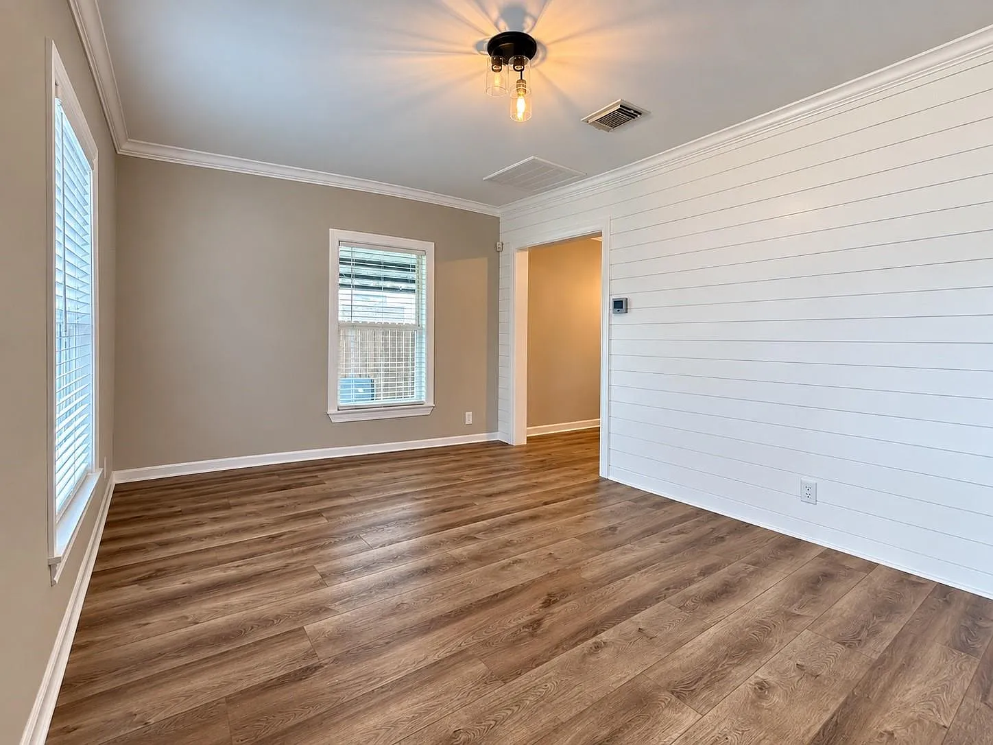 3 bed, 2.0 bath, 1400 sqft, $1,900 — Photo 4