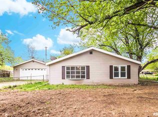 104 W Peoria St, Spring Bay, IL 61611