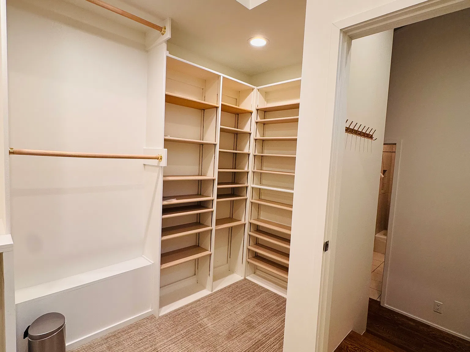 1 bed, 950 sqft, $5,900 — Photo 3