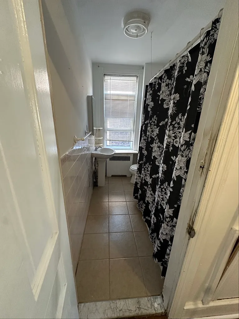 Charming 2-Bedroom Apartment in Northeast Philadelphia — Photo 4