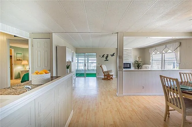 274 Beach Ct — Photo 7